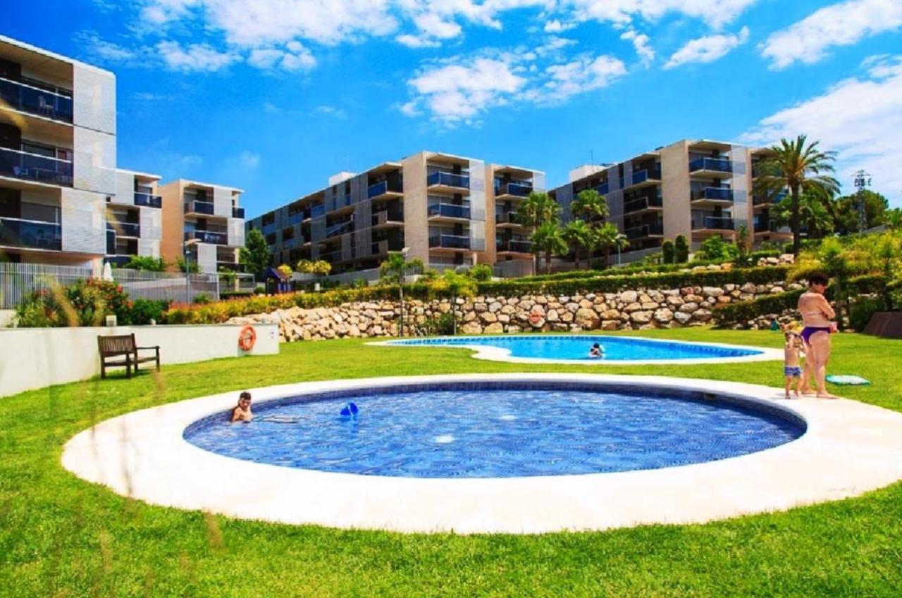 Paradise Village Hogaristic Салоу Екстериор снимка