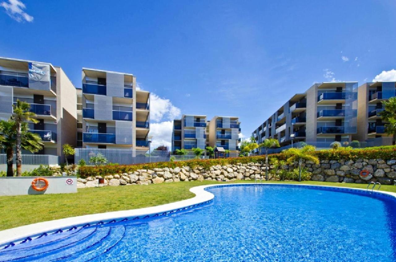 Paradise Village Hogaristic Салоу Екстериор снимка